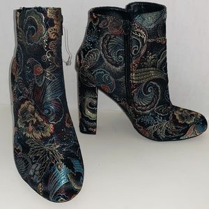 NWOT Bamboo Asian inspired ankle boots 7.5